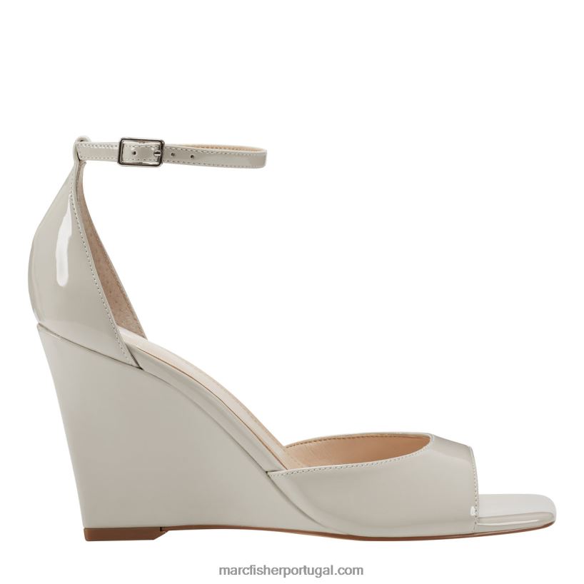 mulheres Marc Fisher sandália camira 62B08L245 patente de marfim